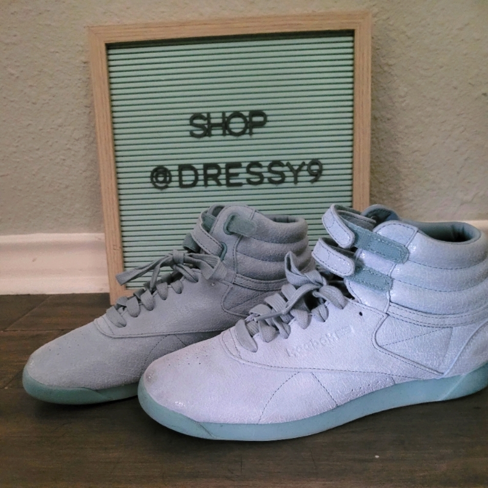 WM size 9.5 Suede Light Blue Hightop Reebok